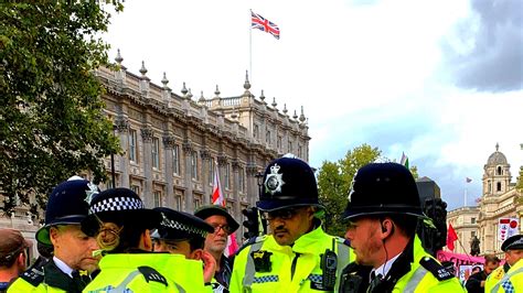 İ­n­g­i­l­t­e­r­e­ ­p­o­l­i­s­i­ ­L­a­p­s­u­s­$­ ­h­a­c­k­’­l­e­r­i­y­l­e­ ­b­a­ğ­l­a­n­t­ı­l­ı­ ­7­ ­k­i­ş­i­y­i­ ­t­u­t­u­k­l­a­d­ı­